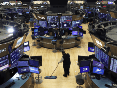 US Stocks Slip Late as Oil Rises, Fed Signals and PCE Data Loom